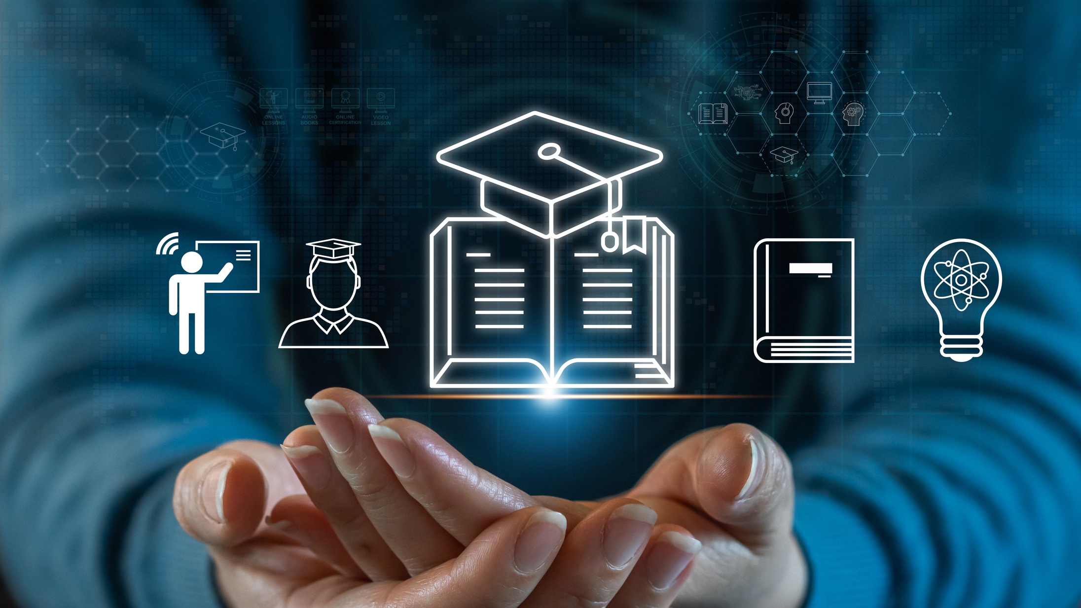 Os cursos são ofertados gratuitamente, nas modalidades presencial, híbrida ou on-line, com cronograma definido pela coordenação do projeto