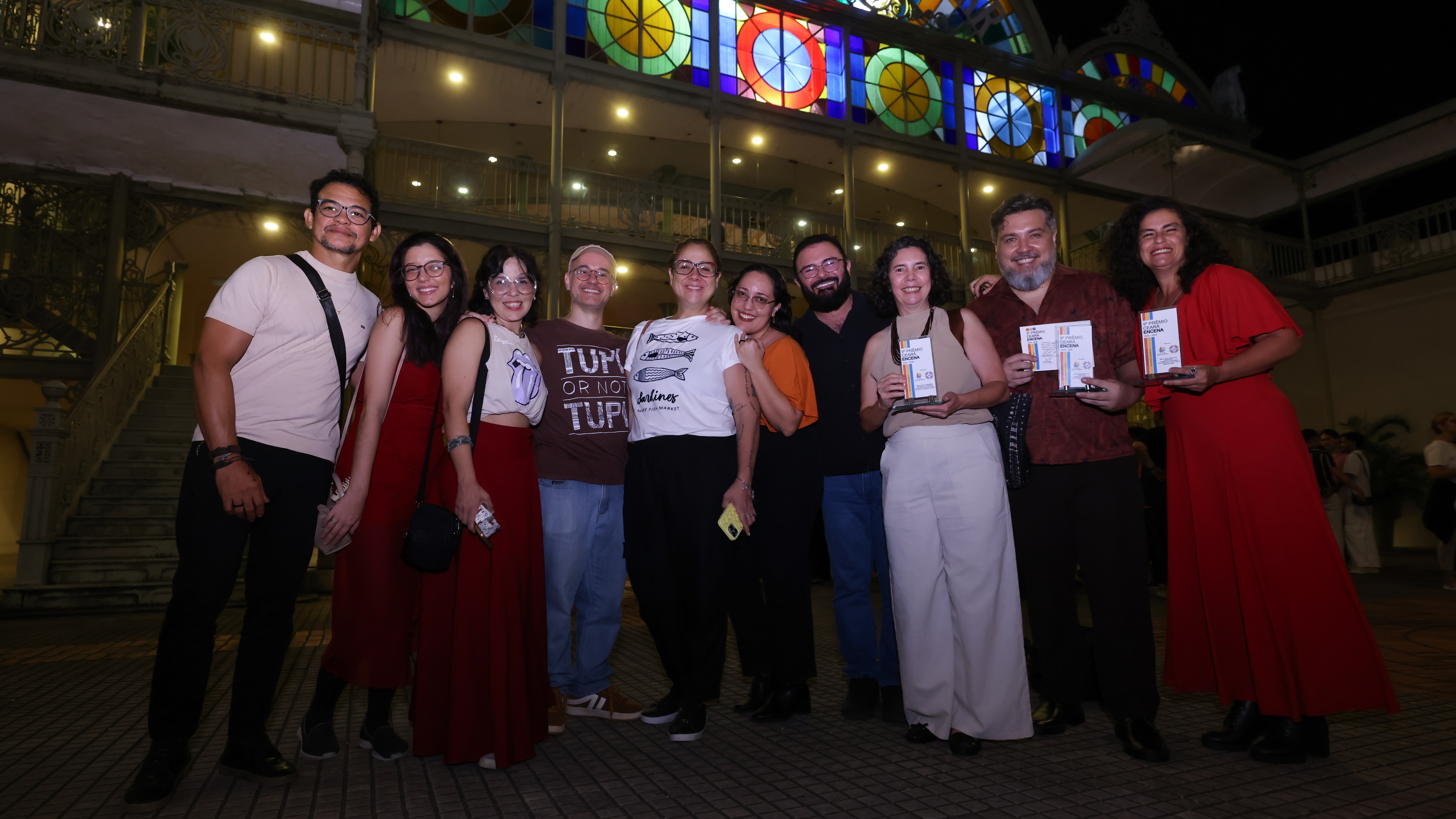 Grupo Mirante de Teatro da Unifor após solenidade no Theatro José de Alencar - Foto: Ares Soares