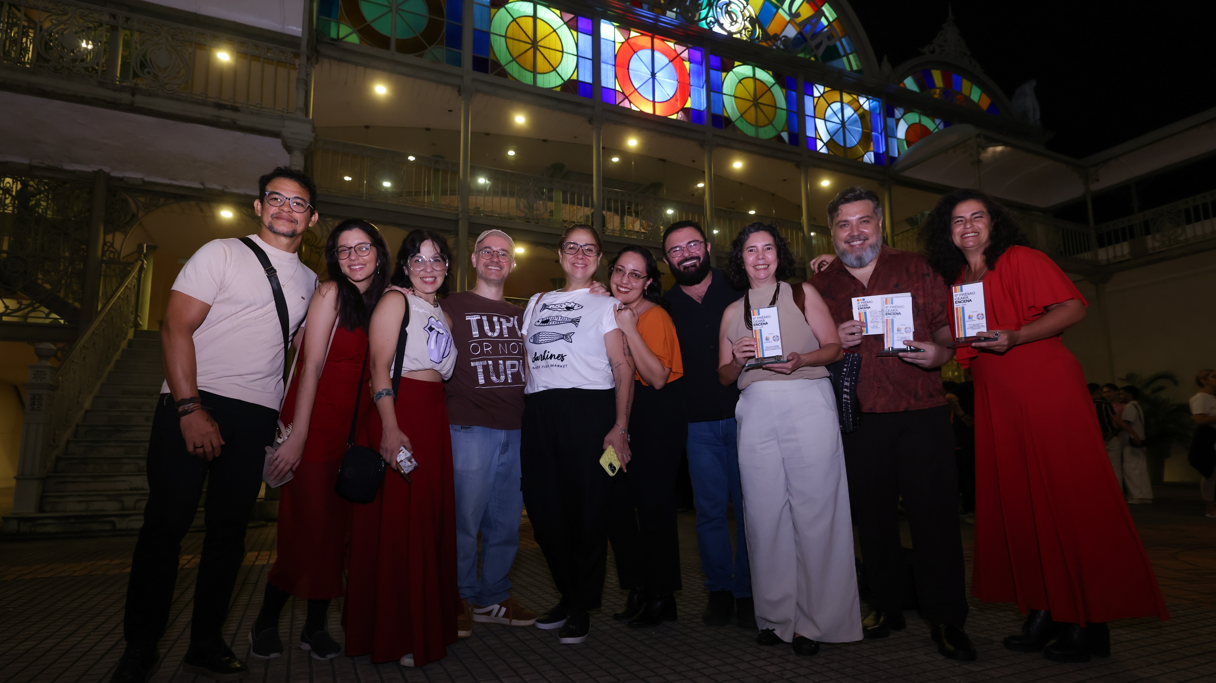 Grupo Mirante de Teatro da Unifor após solenidade no Theatro José de Alencar - Foto: Ares Soares