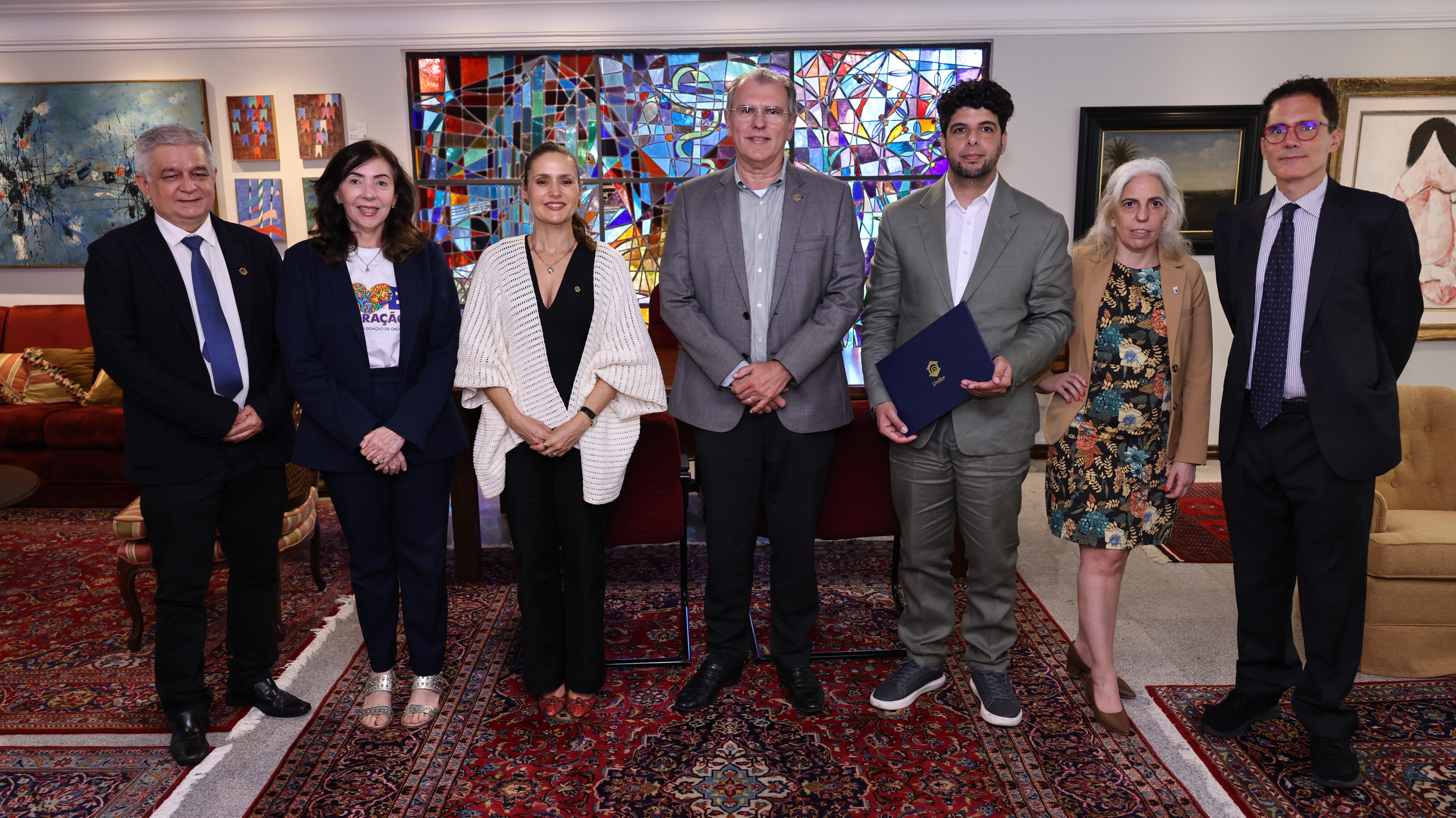 (Esqu>Dir) Prof. Francisco Humberto Cunha Filho, Profa. Gina Pompeu, vice-presidente da FEQ, Manoela Queiroz Bacelar, Prof. Dr. Randal Martins Pompeu,  Ezequiel Valicenti, Lucia Colombato e Pier Luigi Petrillo - Foto: Ares Soares