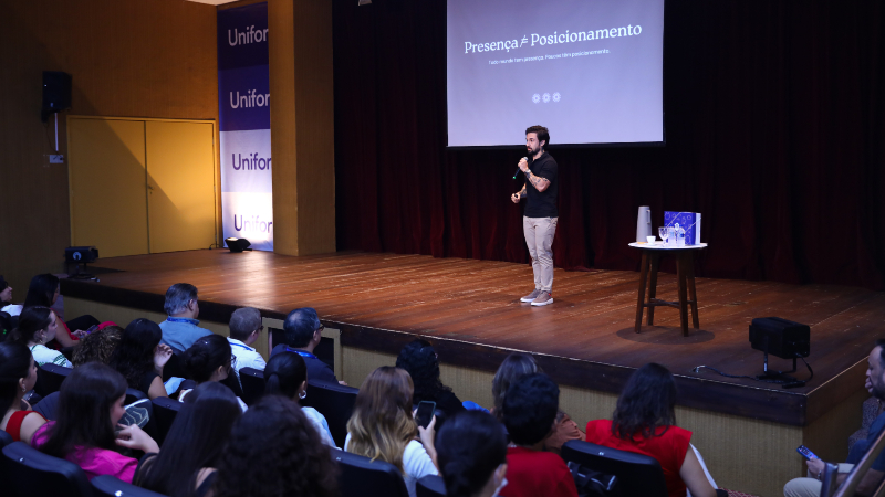 Na palestra, Luca destacou a importância de ter posicionamento no mercado de trabalho