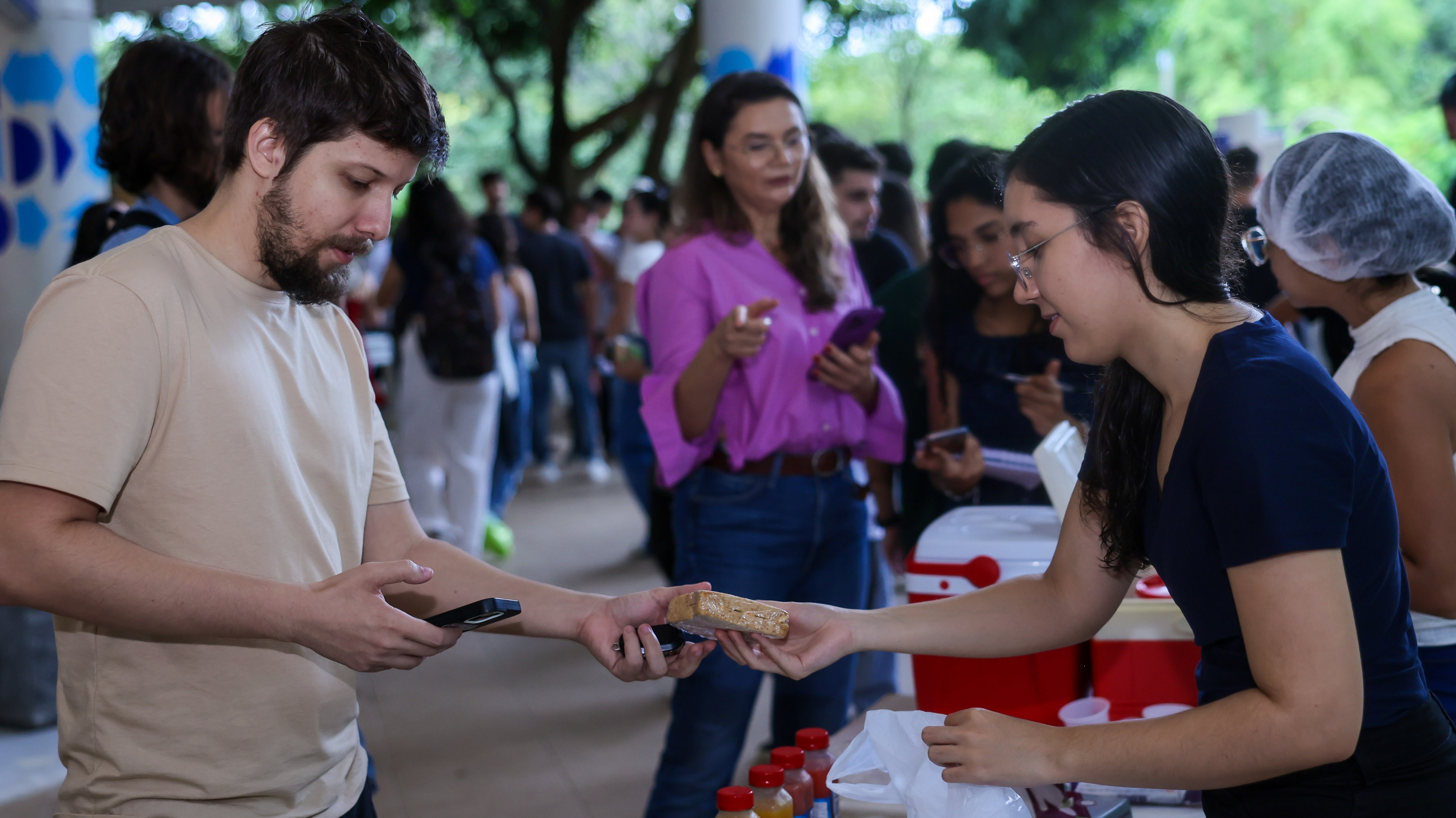 A Feira de Custos proporciona aos estudantes uma vivência prática, permitindo a aplicação dos conhecimentos adquiridos em sala de aula em situações que fazem parte da realidade profissional e do mercado. - Foto: Ares Soares