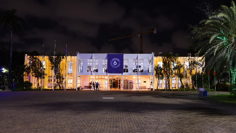 Entre as iniciativas oferecidas pela Unifor estão os ônibus noturnos e ações voltadas à segurança do campus durante o período de aulas (Foto: Ares Soares)