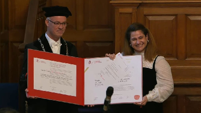 Em cerimônia na Universidade de Groningen, Isabelle recebeu seu diploma de doutorado no início de novembro deste ano (Foto: Arquivo pessoal)