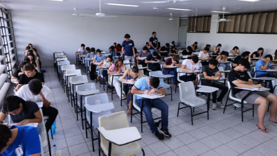 Candidatos devem chegar ao campus com 30 minutos de antecedência e portar os documentos exigidos para realizar a prova do vestibular 2025.2 da Unifor (Foto: Ares Soares)
