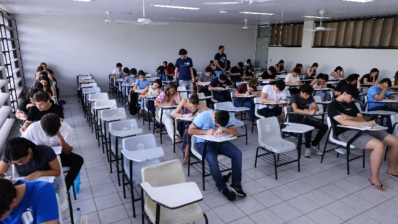 Candidatos devem chegar ao campus com 30 minutos de antecedência e portar os documentos exigidos para realizar a prova do vestibular 2025.2 da Unifor (Foto: Ares Soares)