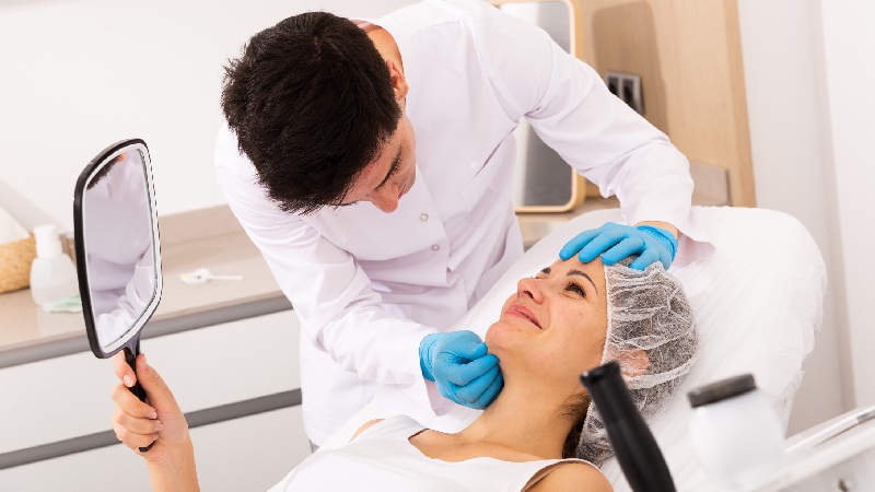 O curso de Estética e Cosmética da Unifor se destaca pela estrutura moderna e pela forte ênfase em atividades práticas voltadas à formação dos alunos (Foto: Getty Images)