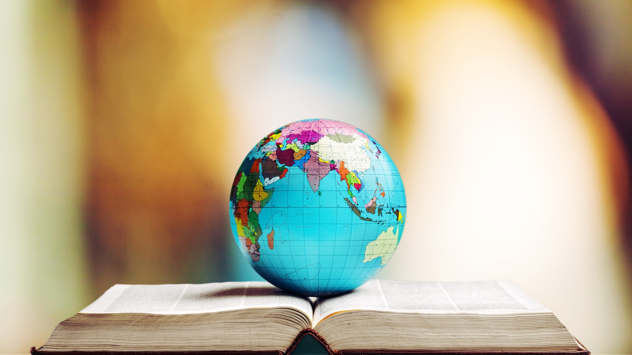 A publicação reunirá relatos de experiência e reflexões sobre vivências acadêmicas e culturais em contextos internacionais - Foto: Getty Images