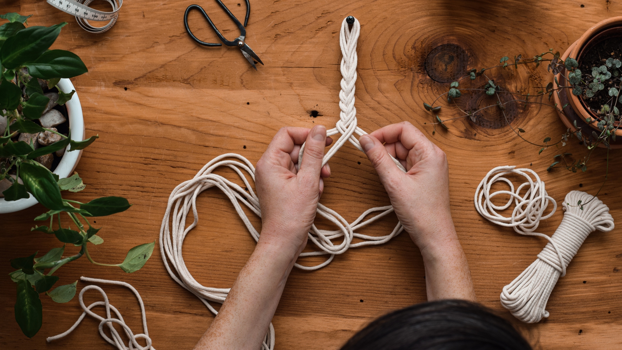 Nesta edição, o tema será “Nós que vestem – Criação de sobreposição em macramê” - Foto: Getty Images