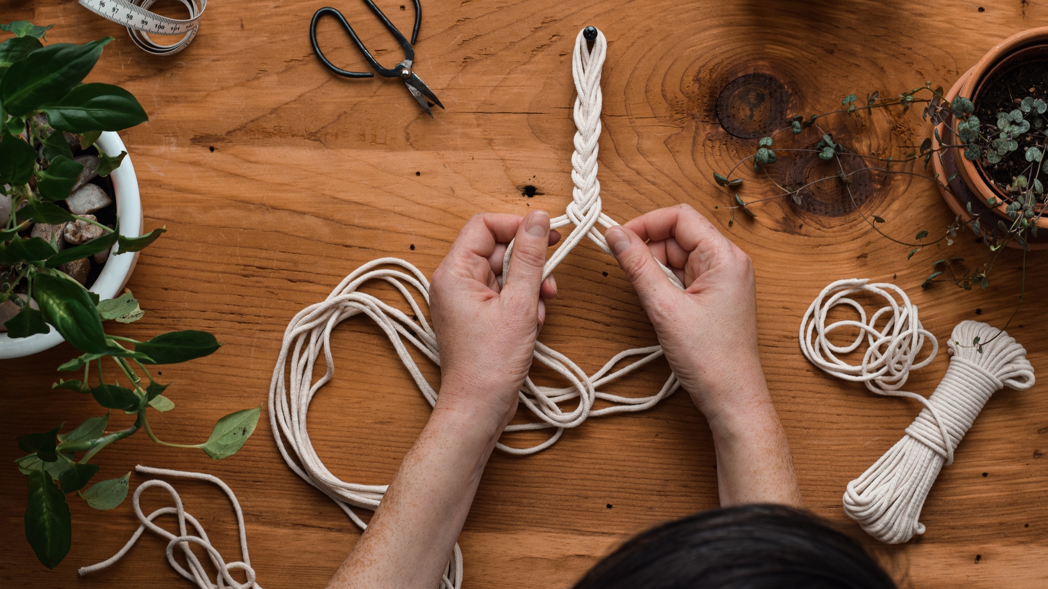 Nesta edição, o tema será “Nós que vestem – Criação de sobreposição em macramê” - Foto: Getty Images