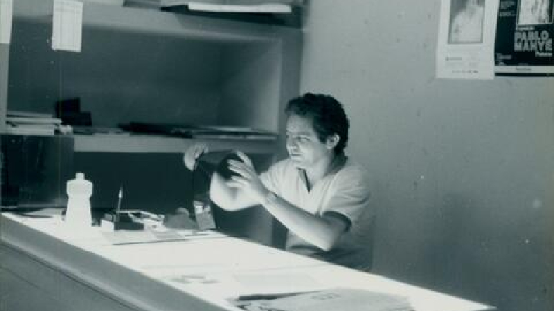 Roberto durante trabalho na Gráfica Unifor (Foto: Acervo Unifor)