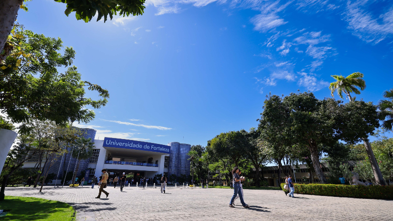A matrícula dos candidatos aprovados para o semestre 2027.1, por meio da nota do Enem ou de aprovações anteriores na Unifor, poderá ser realizada presencialmente ou pelo ambiente virtual da Universidade. (Foto: Ares Soares)