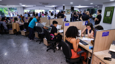 Para efetivar a matrícula, os candidatos aprovados devem apresentar os documentos previstos no edital, em cópias autenticadas ou originais. (Foto: Ares Soares)