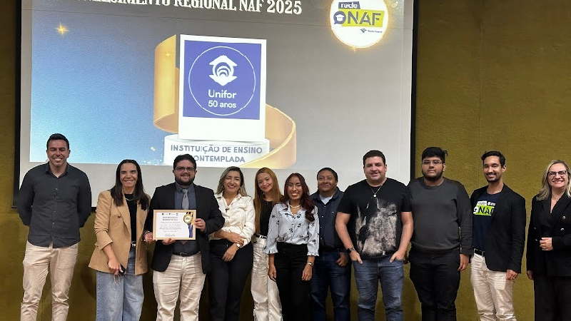 Equipe do NAF na cerimônia de premiação realizada na sede da Receita Federal do Brasil em Fortaleza (Foto: Arquivo pessoal)