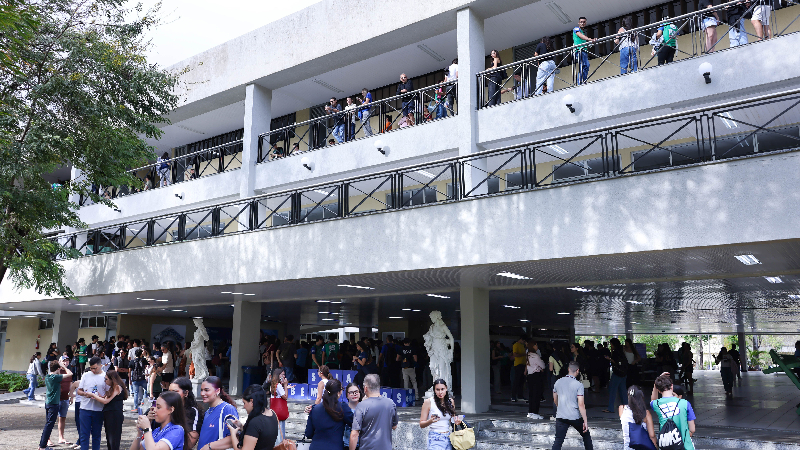 Aprovados no vestibular vão iniciar a trajetória acadêmica em fevereiro do ano que vem (Foto: Ares Soares)