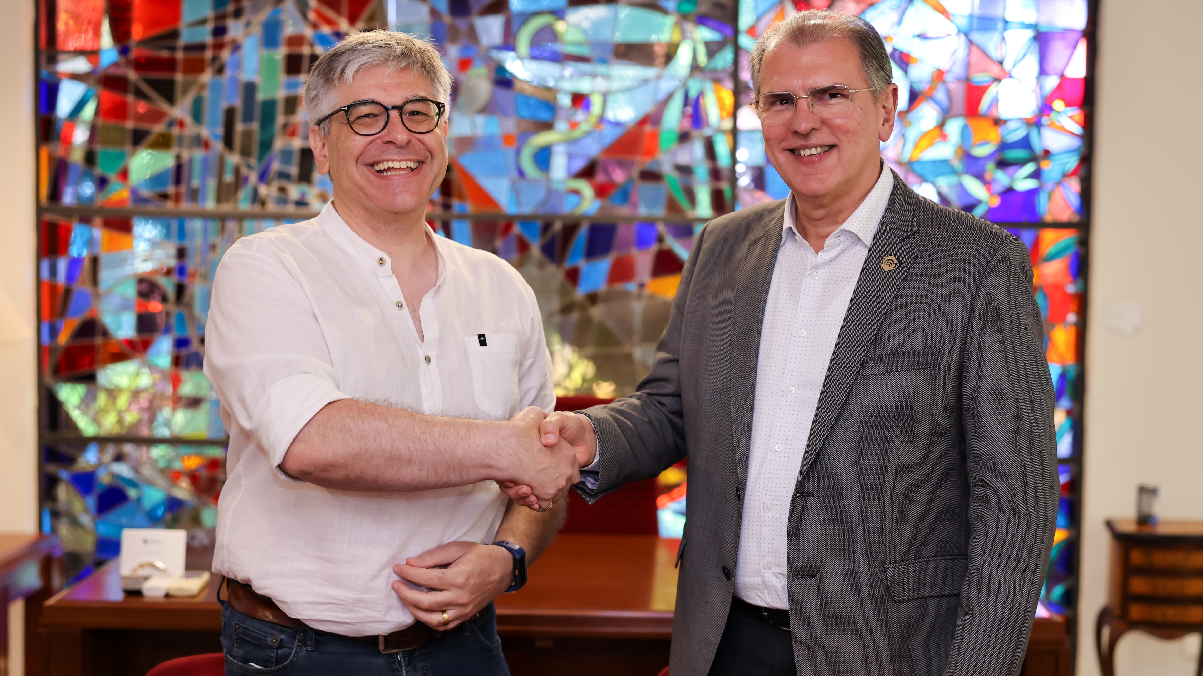O presidente da Luxembourg School of Business, Prof. Dr. Patrick Vanhoudt, durante visita à Unifor, com o reitor, Prof. Dr. Randal Martins Pompeu. Foto: Ares Soares