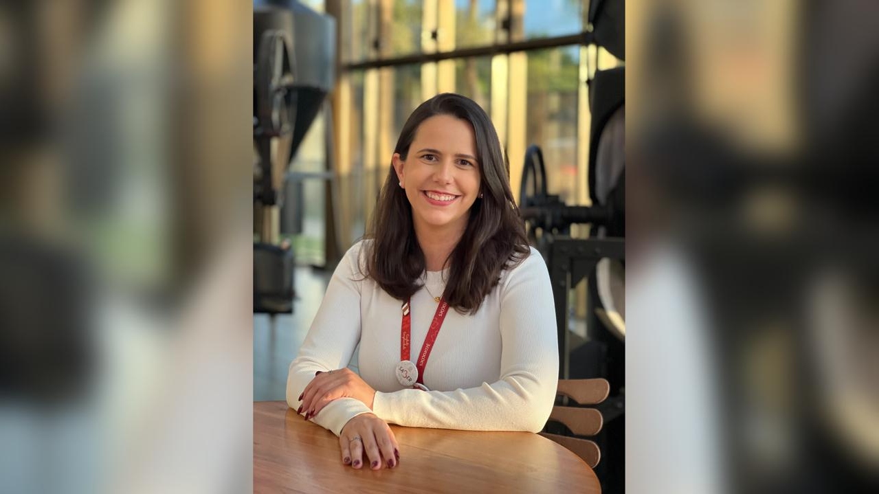 Virgínia Santiago é Gerente Corporativa de Desenvolvimento Humano e Organizacional da 3corações e possui 17 anos de experiência na área de Recursos Humanos. Foto: divulgação