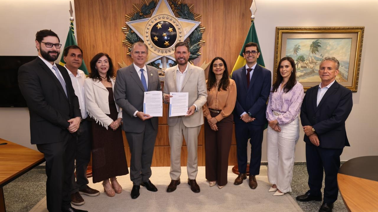 O convênio foi firmado nesta quarta-feira (8), no Gabinete da Presidência da Alece, em Fortaleza - Foto: Ares Soares