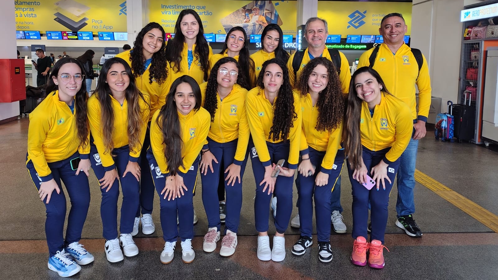 Delegação de Voleibol Feminino (com 12 atletas e comissão técnica) - Foto: Arquivo Pessoal