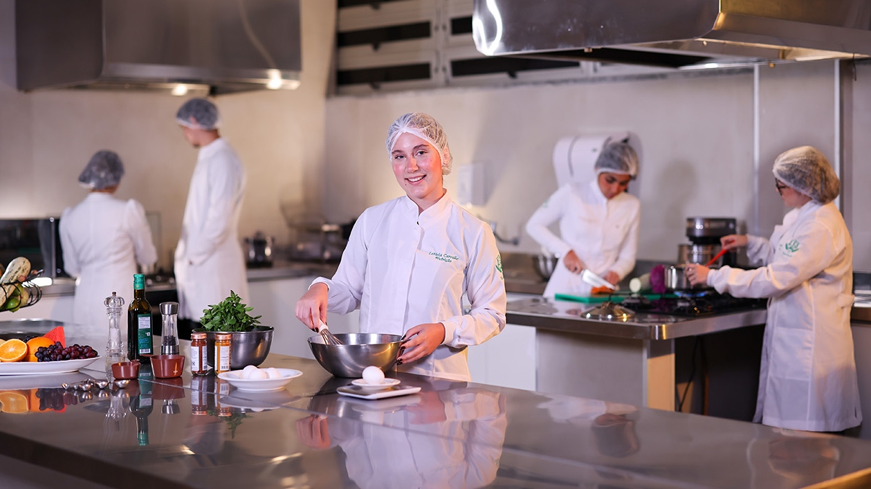 O curso de Nutrição da Universidade de Fortaleza conta com uma matriz curricular voltada à formação de profissionais capazes de planejar, executar e avaliar ações de cuidado integral à saúde humana - Foto: Ares Soares
