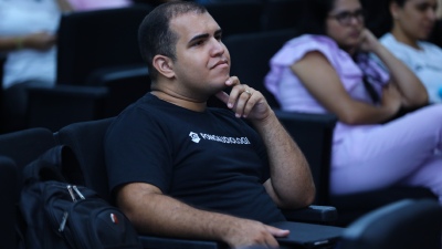A Comunicação Aumentativa e Alternativa (CAA) é um conjunto de ferramentas e estratégias que expandem ou substituem a fala natural (Foto: Vito Moura)