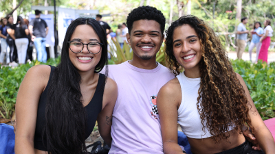 Participantes vivenciam momentos de integração, leveza e bem-estar durante o Florescer, na Arena Beach da Unifor (Foto: Guilherme Alecrim)