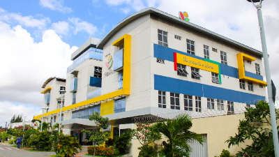 A ação foi conduzida pela professora Fernanda Moriconi, responsável pela disciplina, em parceria com Priscila Medeiros, coordenadora do curso de Moda (Foto: Divulgação)