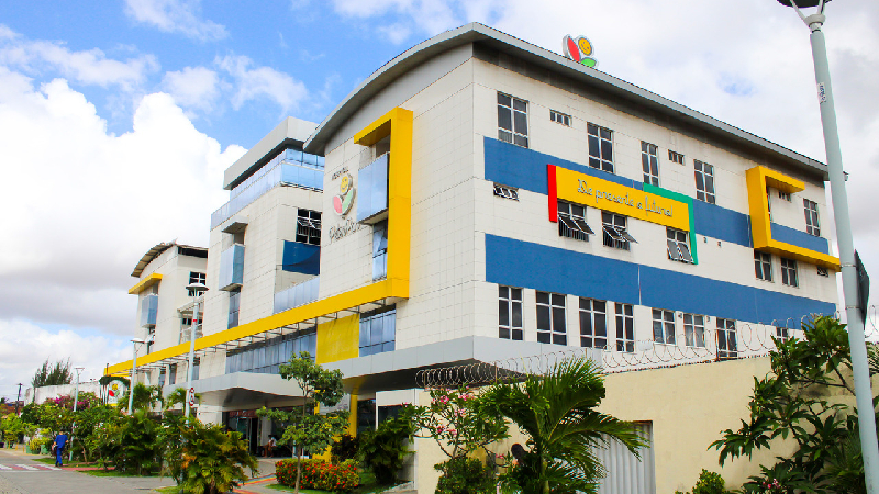 A ação foi conduzida pela professora Fernanda Moriconi, responsável pela disciplina, em parceria com Priscila Medeiros, coordenadora do curso de Moda (Foto: Divulgação)