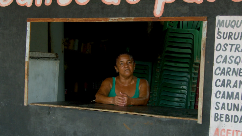 Documentário “Raízes do Mangue” explora a história de Maria Neusa Lima, que faz parte da comunidade Boca da Barra, do bairro Sabiaguaba (Foto: Tom Vital)