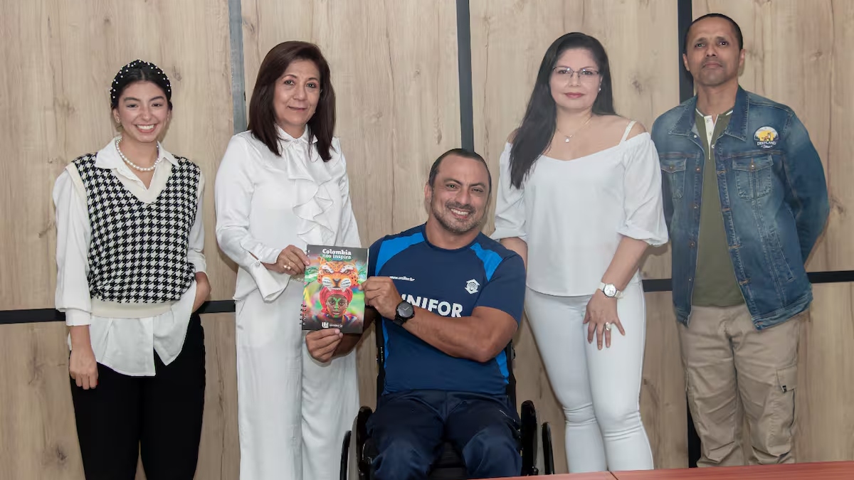 Nancy Duarte Pabón, diretora da UCC Seccional Bucaramanga; Eliana Patricia Acevedo Villalobos, subdiretora Acadêmica e de Projeção Institucional; Henrique Samuel Oliveira Gurgel; doutorando da Unifor; John Alexander Pabón Tangarife, chefe do Programa; e Yessica Sofia Díaz Peláez, coordenadora de Internacionalização. Foto: Divulgação