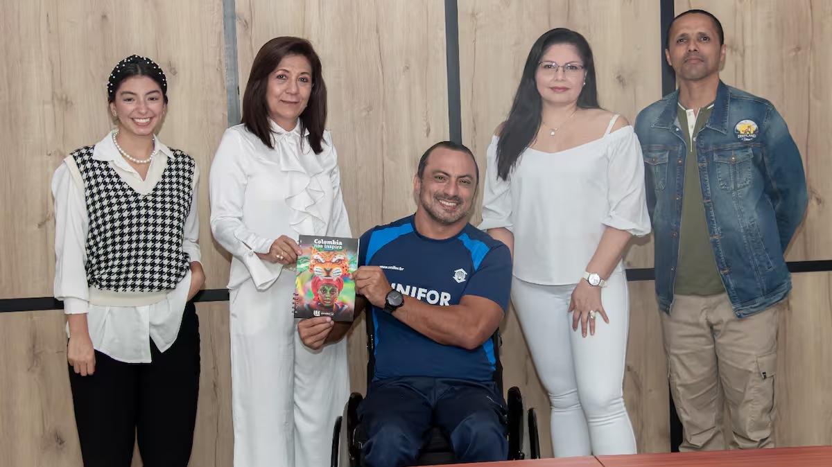 Nancy Duarte Pabón, diretora da UCC Seccional Bucaramanga; Eliana Patricia Acevedo Villalobos, subdiretora Acadêmica e de Projeção Institucional; Henrique Samuel Oliveira Gurgel; doutorando da Unifor; John Alexander Pabón Tangarife, chefe do Programa; e Yessica Sofia Díaz Peláez, coordenadora de Internacionalização. Foto: Divulgação