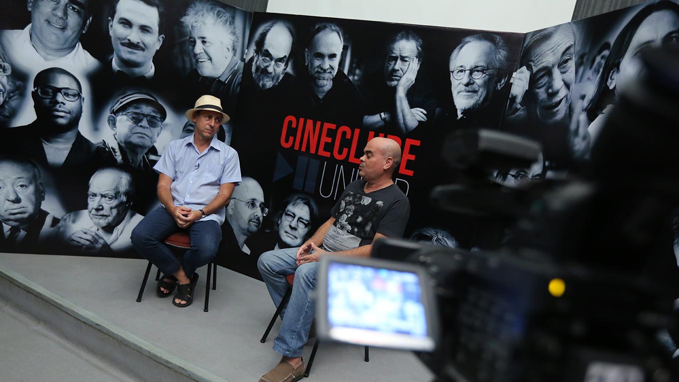 Professor Márcio Acserald conduz um bate-papo com especialistas ao final de cada sessão de filme