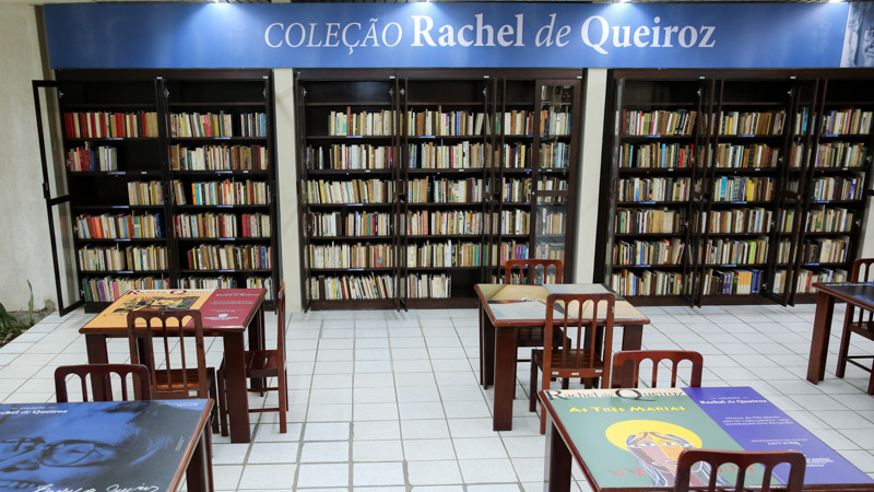 Coleção Rachel de Queiroz fica no primeiro andar da Biblioteca Central.
