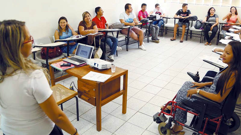 As aulas são ministradas por alunos da Unifor ou profissionais com experiência na área e contam com a supervisão de um professor-orientador (Foto: Ares Soares/Unifor)