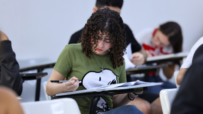 No processo seletivo 2025.2 foram ofertadas 3.500 vagas, contemplando os cursos das áreas de saúde, tecnologia, jurídica, e comunicação e gestão (Foto: Ares Soares)