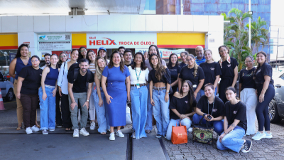 Estudantes da Unifor se uniram à equipe da Assembleia Legislativa do Ceará para promover cidadania no Pau Pelado (Foto: Vito Moura)