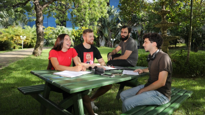 O projeto Amigo Nota 10 consiste na formação de grupos de estudo liderados por um aluno de maior desempenho, que atua como mediador e orienta até três colegas da mesma turma (Foto: Ares Soares)