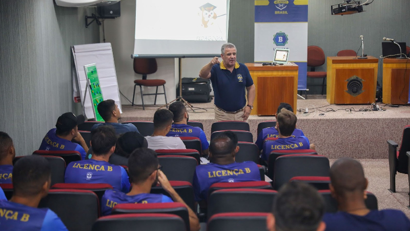 CURSO DE FORMAÇÃO DE TREINADORES