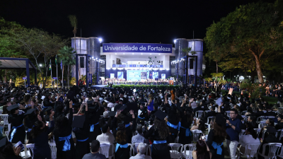 A cerimônia contou com a presença dos formandos, docentes, gestores acadêmicos, além de amigos e familiares (Foto: Ares Soares)