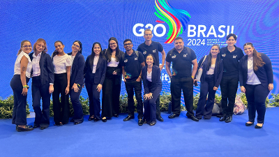 Os alunos participaram de seleção e estão trabalhando junto às delegações dos países presentes ao evento (Foto: Arquivo pessoal)