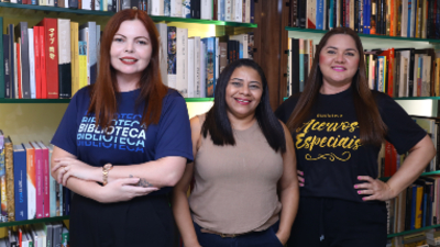 Dayanne Araújo, Gabriela Alves e Ana Wanessa Bastos, as guardiãs do conhecimento na Unifor (Foto: Clara Soeiro)