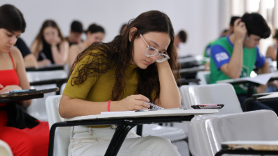 Candidatos devem chegar ao campus com 30 minutos de antecedência e portar os documentos exigidos para realizar a prova do vestibular 2025.2 da Unifor (Foto: Ares Soares)