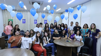 Estudantes do primeiro semestre participaram da ação comemorativa no bloco H (Foto: Ares Soares)