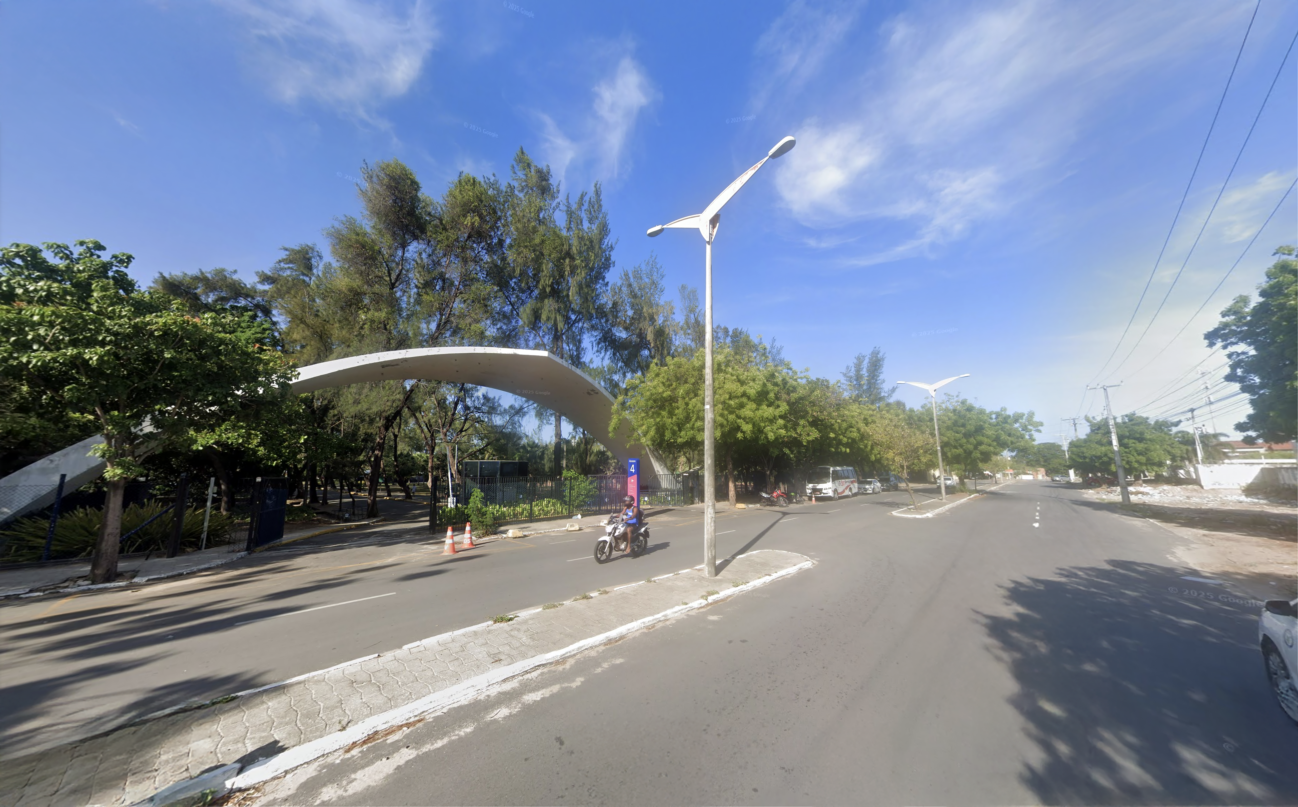 Iniciativa permite mais uma opção de entrada no campus da Universidade, além do Acesso 2, localizado atrás do Centro de Eventos do Ceará (Foto: Arquivo pessoal)