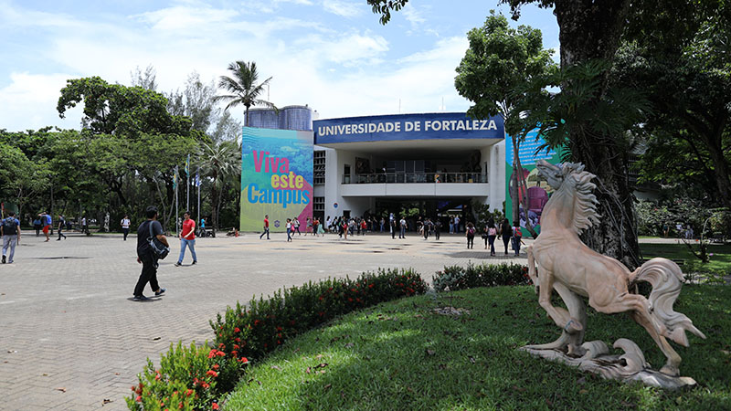 O reconhecimento internacional é a constatação do esforço contínuo da Unifor para se adequar às necessidades das profissões do século XXI. (Observação: campus ocupado antes da pandemia/Foto: Ares Soares)