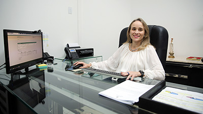 Assessora fiscal jurídica da Receita Estadual, Fernanda Pacobahyba é é doutora em Direito Tributário pela PUC de São Paulo e mestre em Direito Constitucional pela Unifor (Foto: Ares Soares)