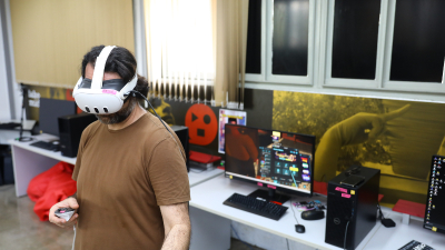 Agreste, escrita pelo dramaturgo pernambucano Newton Moreno, é uma premiada peça do teatro brasileiro, reconhecida pelo minimalismo cênico e pela intensidade de sua força dramática. A obra estreou em 2004 (Foto: Marjorie Zaranza)