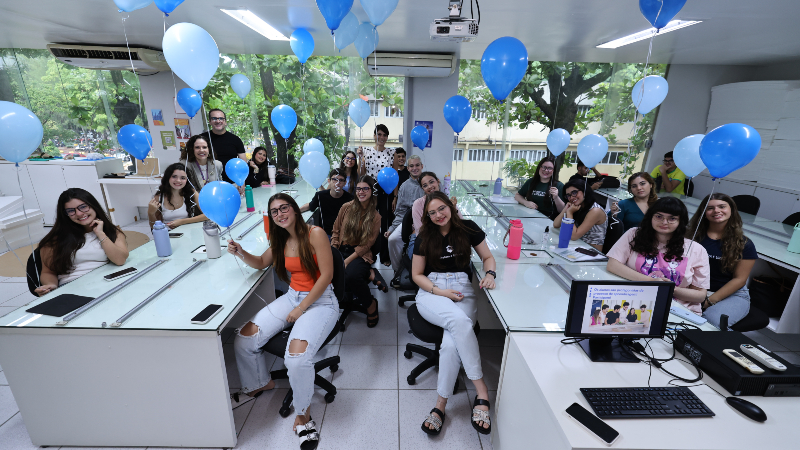 Alunos do curso de Arquitetura e Urbanismo durante ato comemorativo (Foto: Ares Soares)