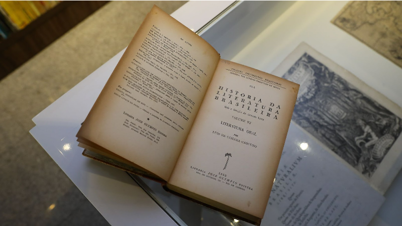 História da literatura brasileira: Volume VI – Literatura oral (1952), de Luís da Câmara Cascudo (Foto: Duda Barroso)