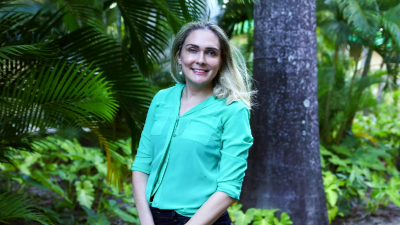 Doutora em Meio Ambiente pela Universidade Federal do Ceará, professora Janaína Lopes coordena o Laboratório Interdisciplinar de Pesquisa em Economia Azul (Lab Azul) da Unifor (Foto: Marjorie Zaranza)